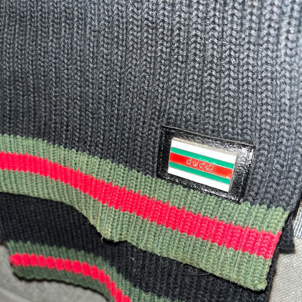 Gucci Black Scarf with Signature Red and Green Accents - Picture 2 of 3